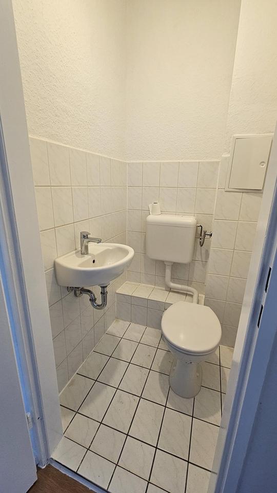 Großzügige 3-Zimmer-Wohnung, frisch modernisiert, Dusch-Wannenbad – Bild 8