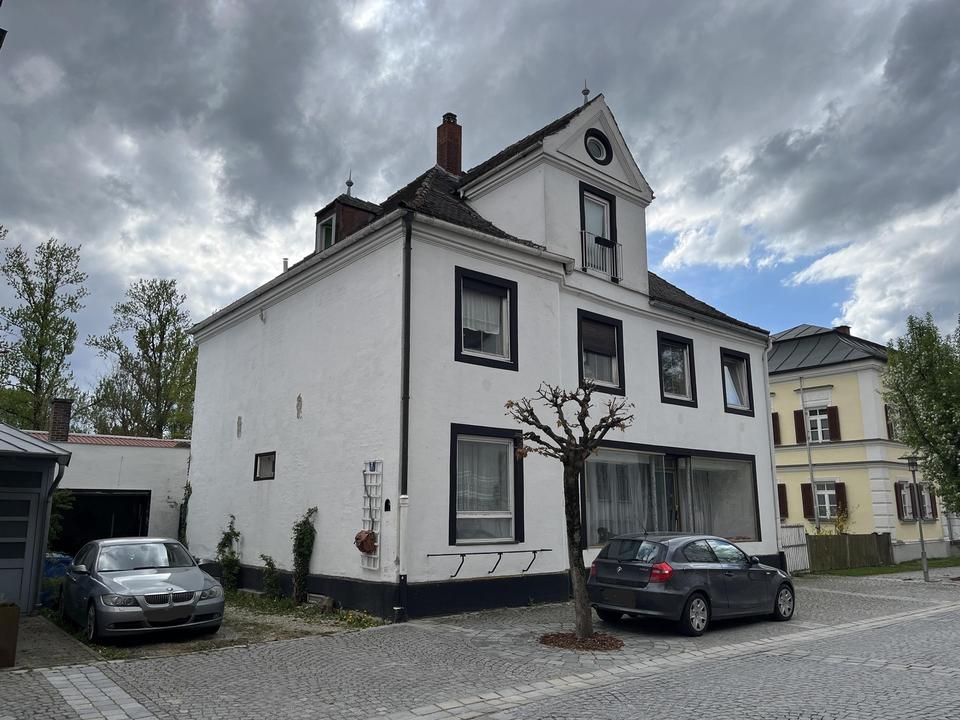 Zentrales Wohn- und Geschäftsgebäude mit Gewerbehalle und PV-Anlage – Bild 2