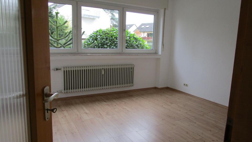 Große helle Wohnung mit großem Garten, in bevorzugter Wohnlage – Bild 22
