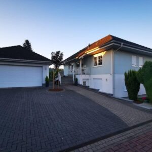 Gepflegtes Zwei-Familienhaus im Grünen