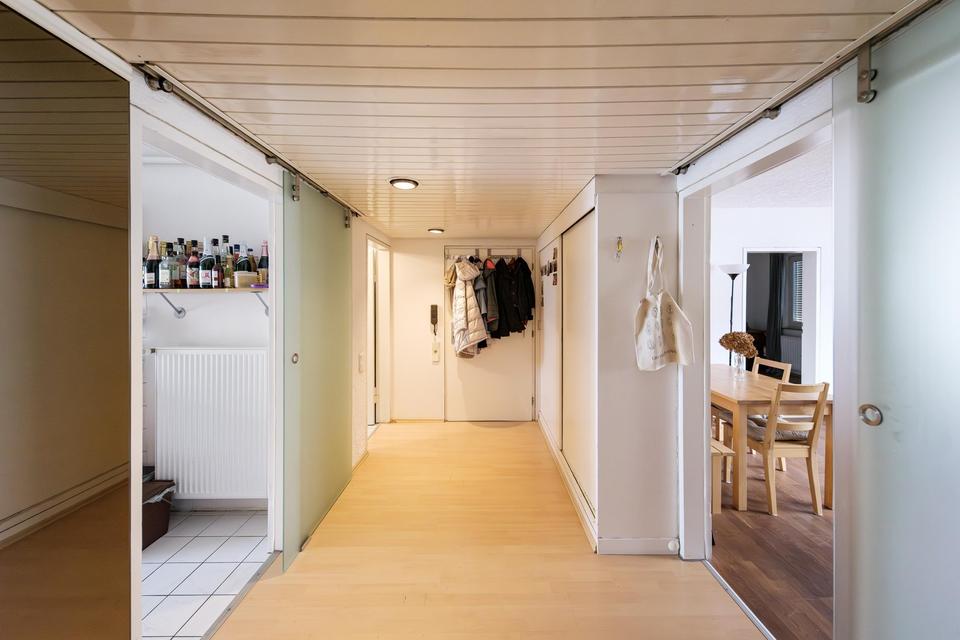 Lichtverwöhnte 5-Zimmer-Wohnung mit Balkon - sofort bezugsfrei! – Bild 4