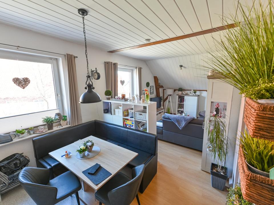 3-Zi.-Whg im 1. OG – günstig erneuerbar beheizt, ohne Garten, im Grünen – Bild 4