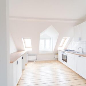 Charmante DG-Wohnung - renoviert, mit neuer EBK und separatem Speicher in Lübeck