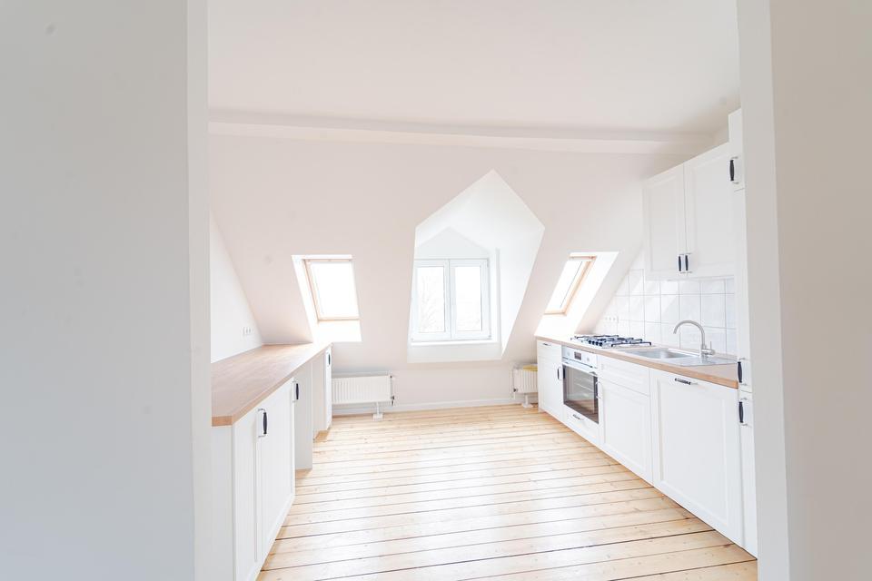 Charmante DG-Wohnung - renoviert, mit neuer EBK und separatem Speicher in Lübeck