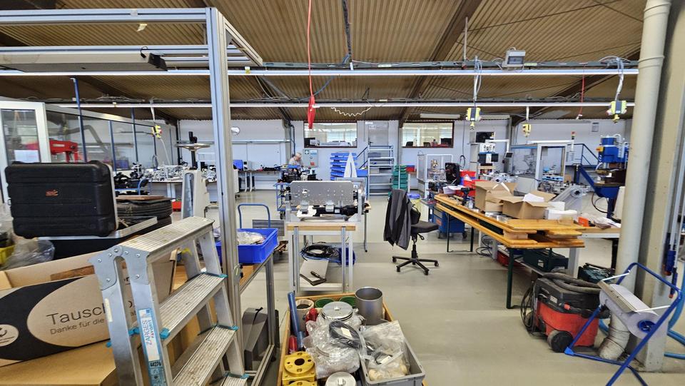 Firmenhalle / Industriehalle mit Bürotrakt – Bild 6