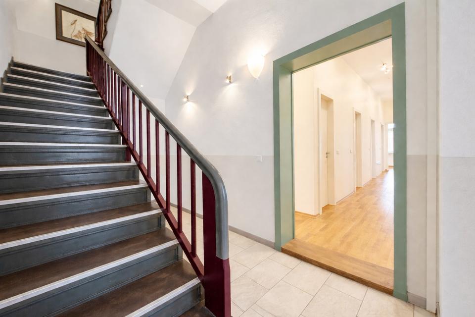 Herrschaftliche Hochparterrewohnung mit Terrasse, Kamin, Carport, in ruhiger Lage – Bild 18