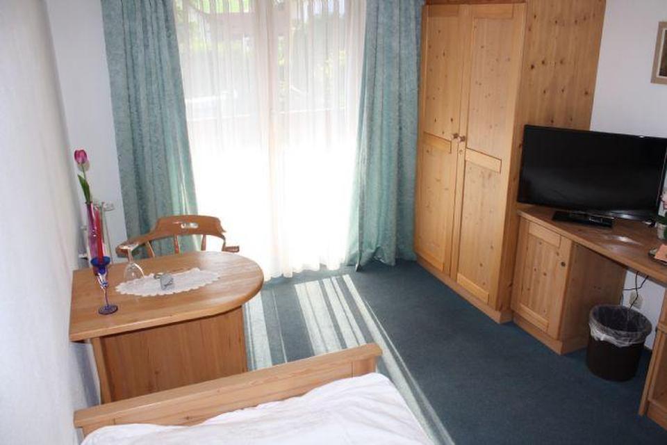 Pension 19 Zimmer, Gasthaus, Biergarten & Betreiberwohnung, Umwandlung "Gewerbe für Wohnen" – Bild 11