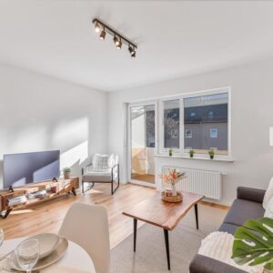 Hochwertig sanierte 2-Zimmer-Wohnung in Augsburg-Lechhausen mit Balkon, Dachspeicher + Keller