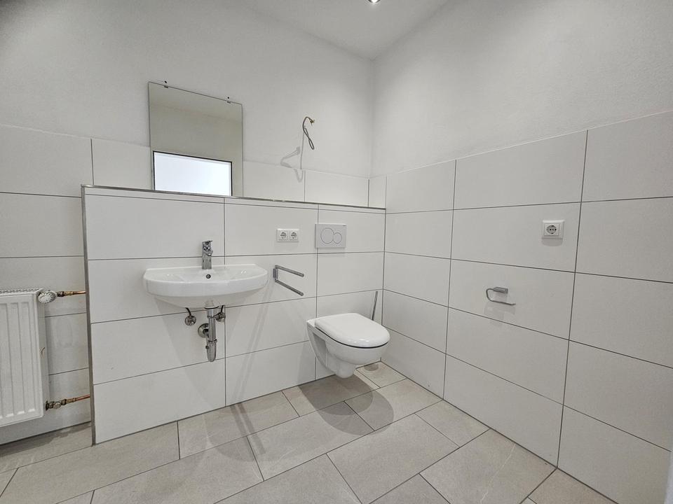 Charmante 1-Zimmer-Wohnung in zentraler Lage mit lichtdurchflutetem Wohnbereich – Bild 3