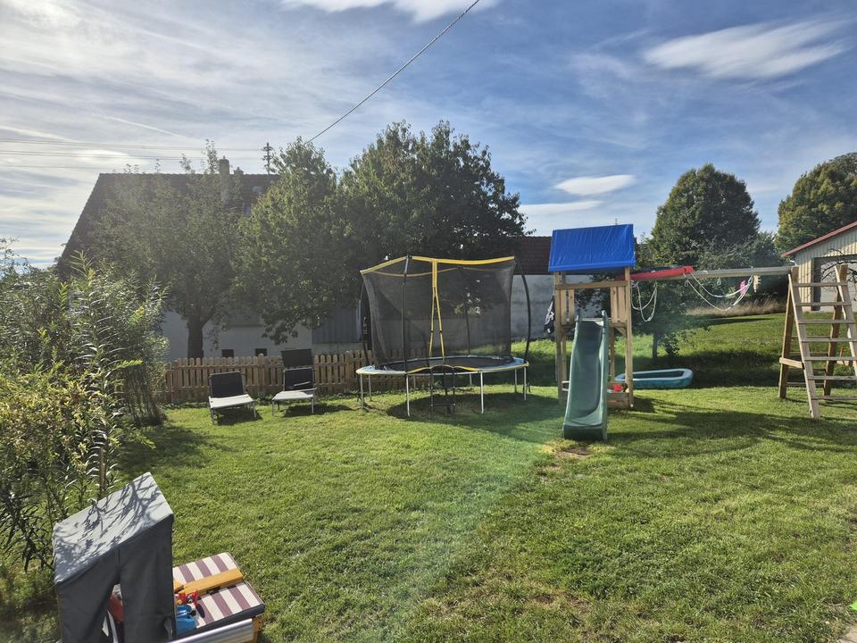 Großzügiges Einfamilienhaus in Massivbauweise mit großem Garten und PV-Anlage - Preis VB – Bild 3