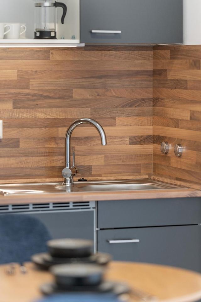 Neu renovierte 2 Zi-Whg m. Balkon voll möbliert mit Schwimmbad – Bild 9