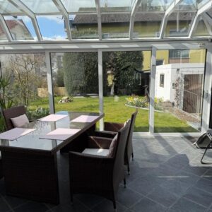 Einfamilienhaus mit Garten und 2 Garagen in Sindelfingen