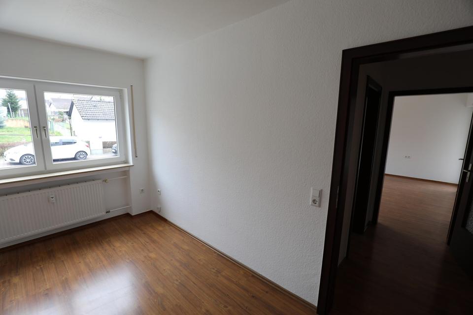 3 Zimmer Wohnung am Waldrand Balkon Stellplatz Einbauküche – Bild 11