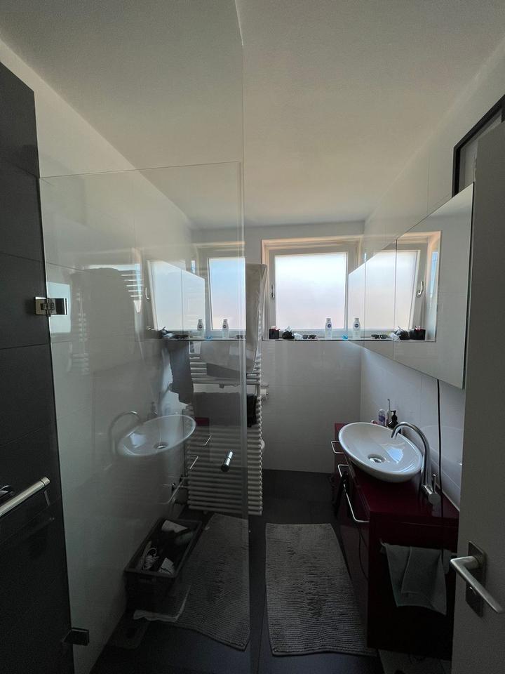 2 Zimmer, Einbauküche, hochwertiges Bad, Südbalkon – Bild 6