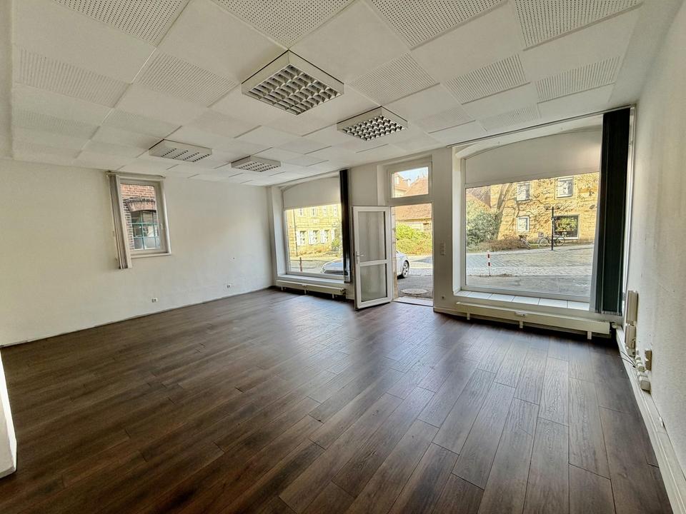 Attraktive Gewerbefläche in Bayreuth – große helle Fensterfront & separater Lagerraum – Bild 2