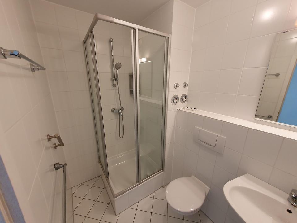 Große 1-Zimmer Wohnung mit separater Küche, großem Balkon und Lift – Bild 11