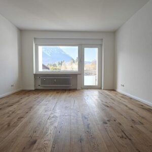 Renovierte - 4 Zimmer Wohnung mit Einbauküche, Loggia, Tiefgarage & grandiosem Bergblick