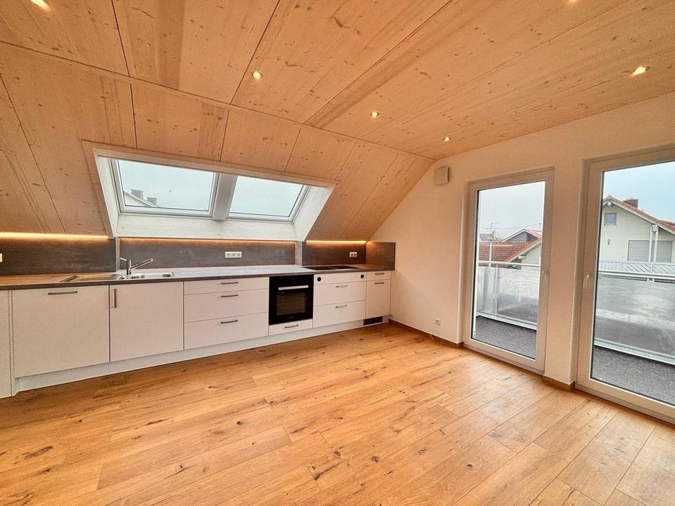 Lichtdurchflutete 2-Zimmer Dachgeschoss Wohnung in Öpfingen. – Bild 2