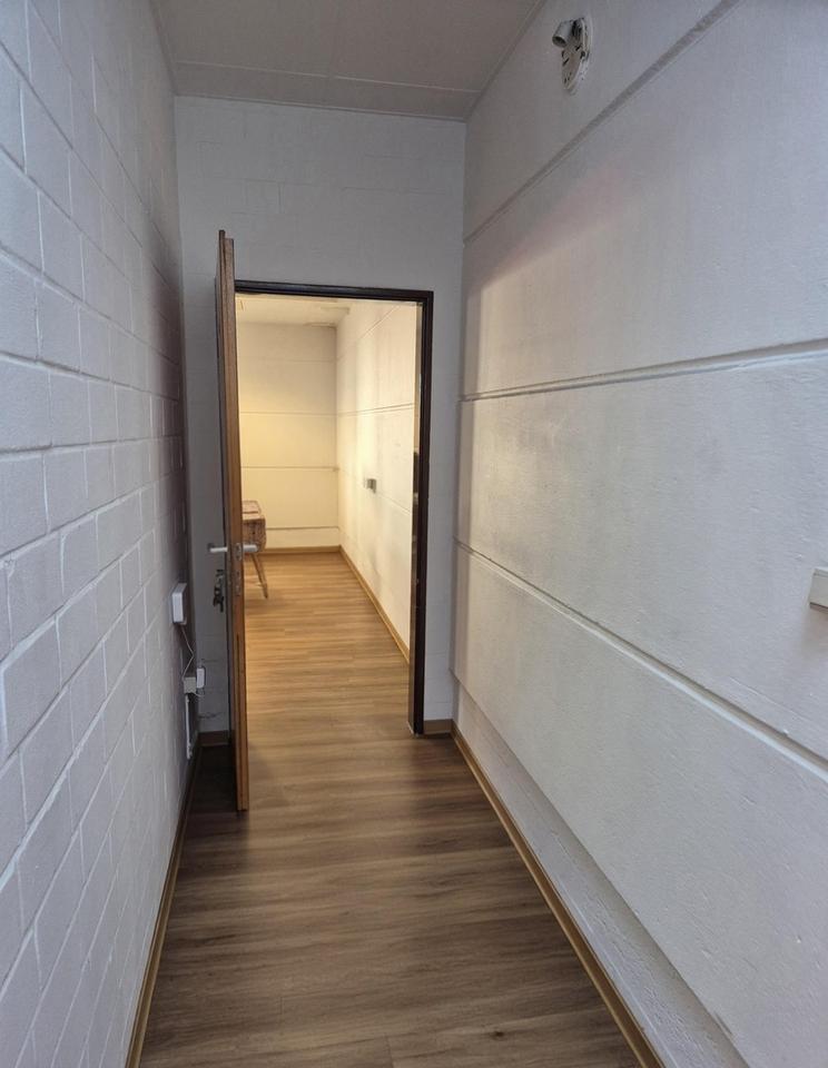 Lager/ Produktionshalle mit Büros – Bild 10