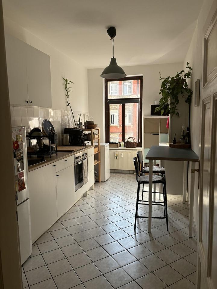 Sonnige 2ZKB Altbau Wohnung im Denkmal mit Stuck und Balkon in Gohlis Süd – Bild 3