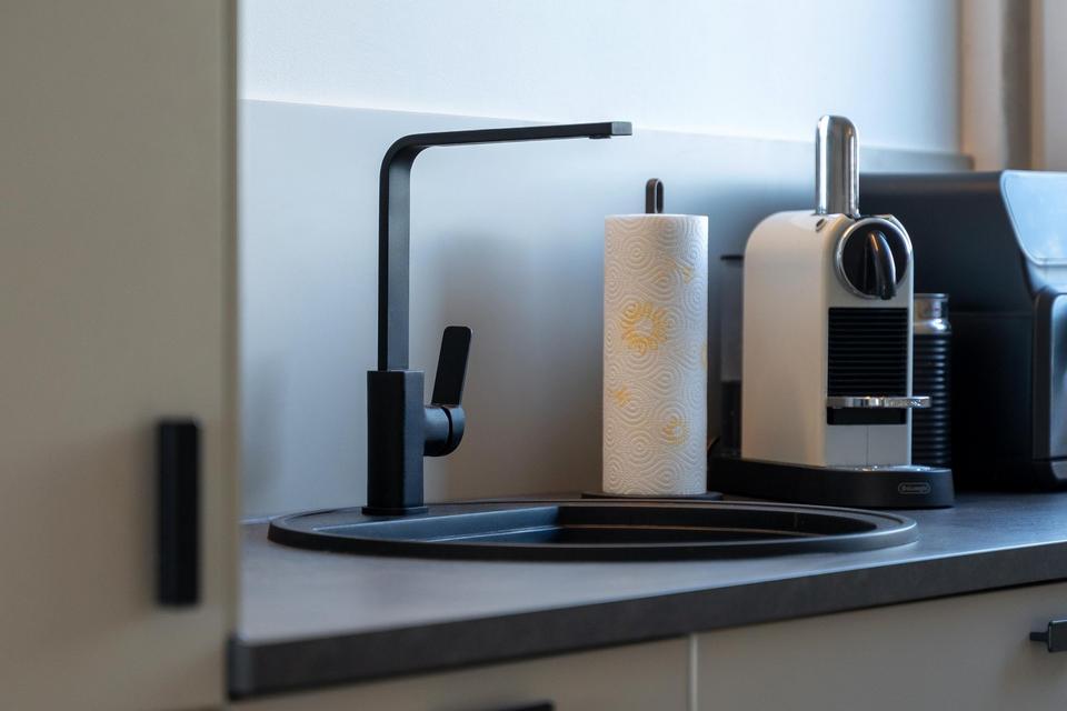 Skyline-Feeling in Nürnberg – Exklusive Traumwohnung mit Swimmingpool und Sauna – Bild 9