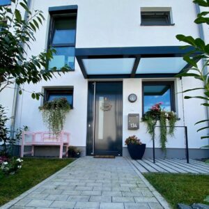 Neuwertiges 6-Zimmer-Reihenhaus (Bj. 2021) mit Garten & 2 TG-Stellplätzen – energieeffizient