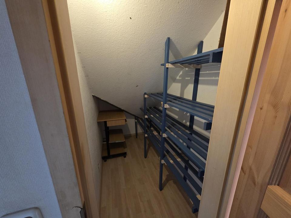 Frisch sanierte Dachgeschosswohnung mit Klimatisierung und Balkon am Ortsrand – Bild 8