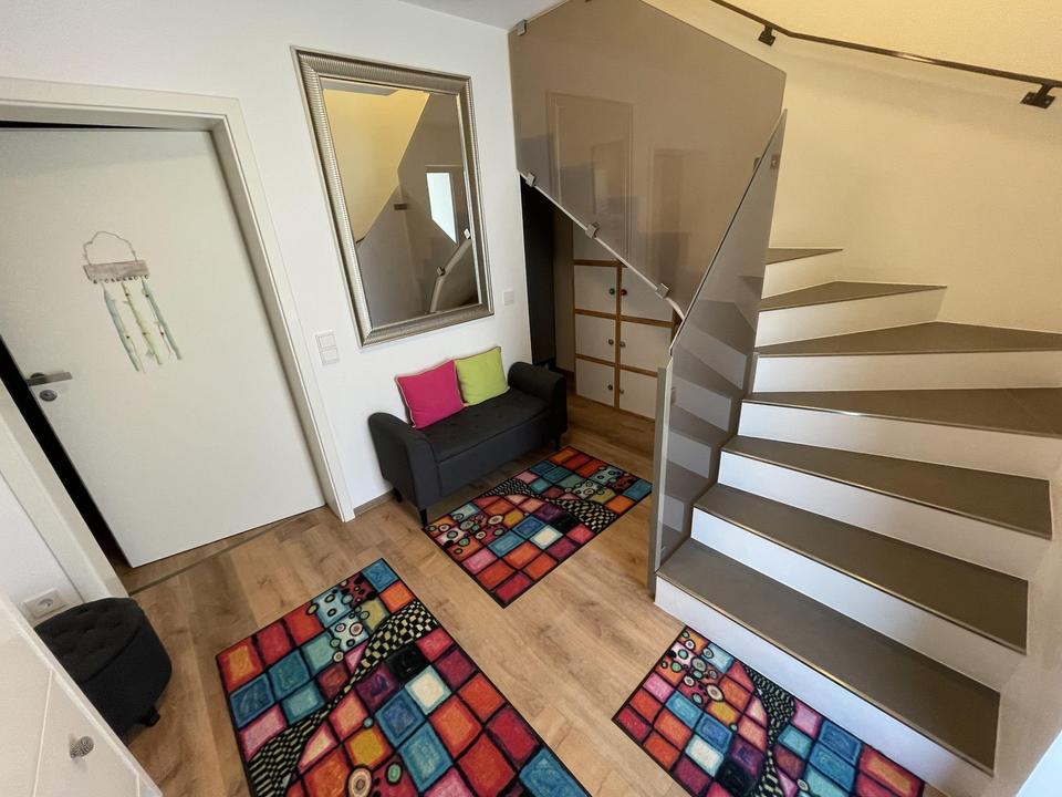 Moderne, neuwertige DHH (Effizienzklasse A) mit Einliegerwohnung - provisionsfrei – Bild 28