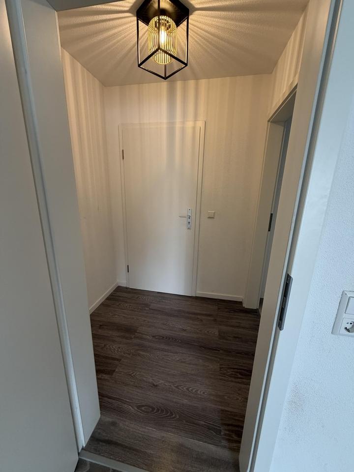 Helle freundliche 2 Zimmer Wohnung mit Einbauküche und Garten – Bild 7