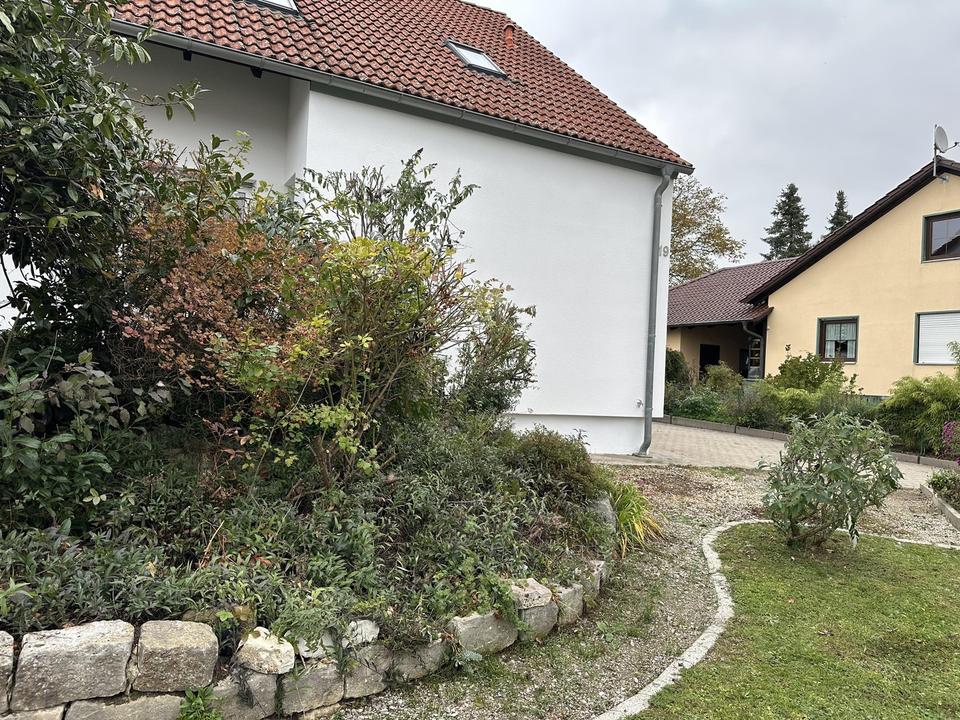 Geräumiges Einfamilienhaus mit schönem Naturgarten und Einzelgarage – Bild 36