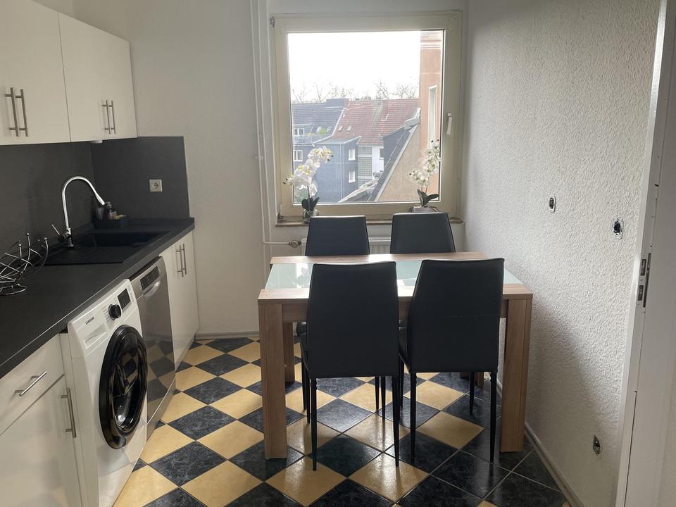 Starting a new job in or around Essen? Fully furnished period apartment in a prime central location – Bild 21