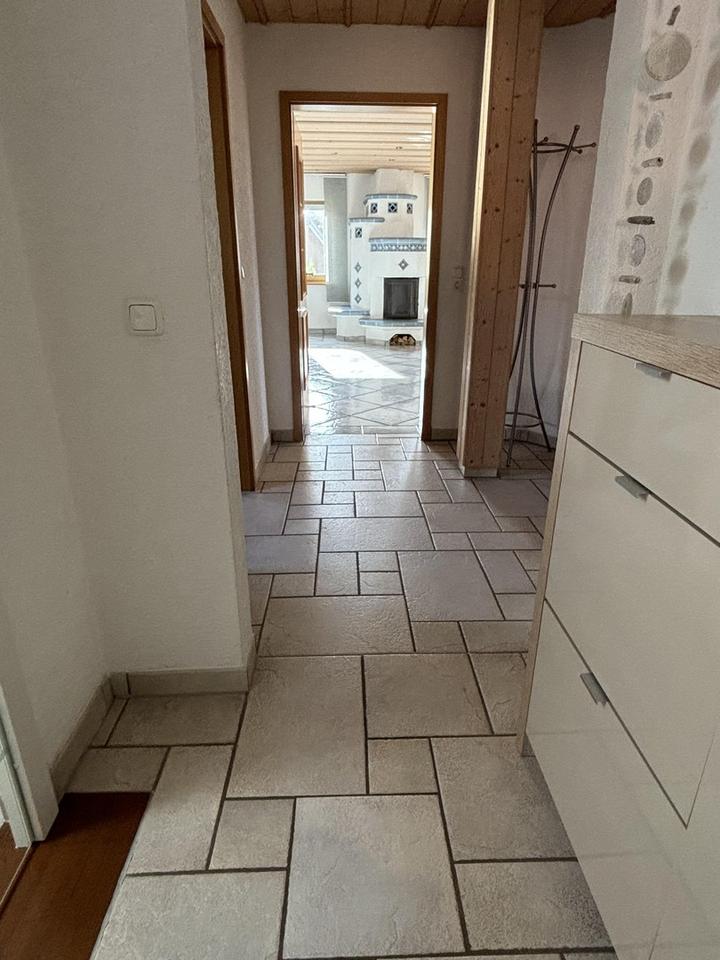 Charmante 3-Zi.-Whg. im DG mit offener Küche, Kachelofen, Carport – Bild 17