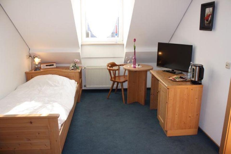 Pension 19 Zimmer, Gasthaus, Biergarten & Betreiberwohnung, Umwandlung "Gewerbe für Wohnen" – Bild 8