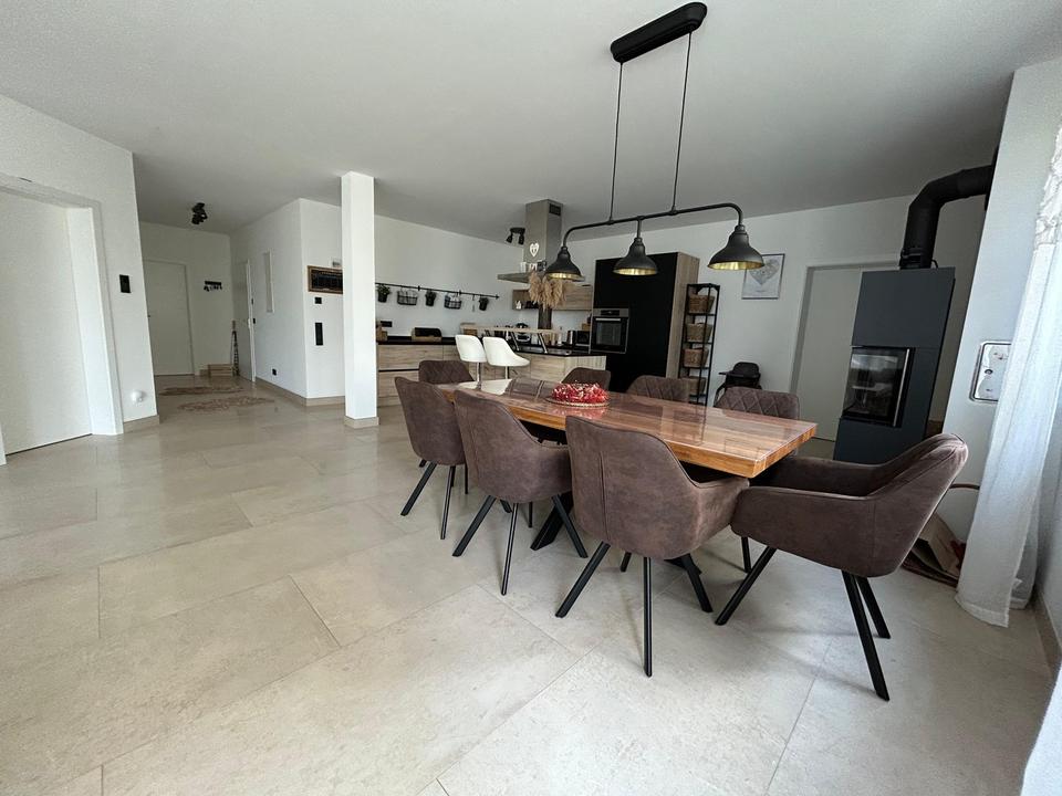 Offene und großzügige 3,5-Zimmer-Wohnung mit Garten & Kamin – Bild 6