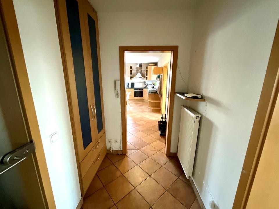 Großzügiges Ein- bis Zweifamilienhaus mt 8.197 qm Grund, PV-Anlage, Wald und Panoramablick – Bild 16