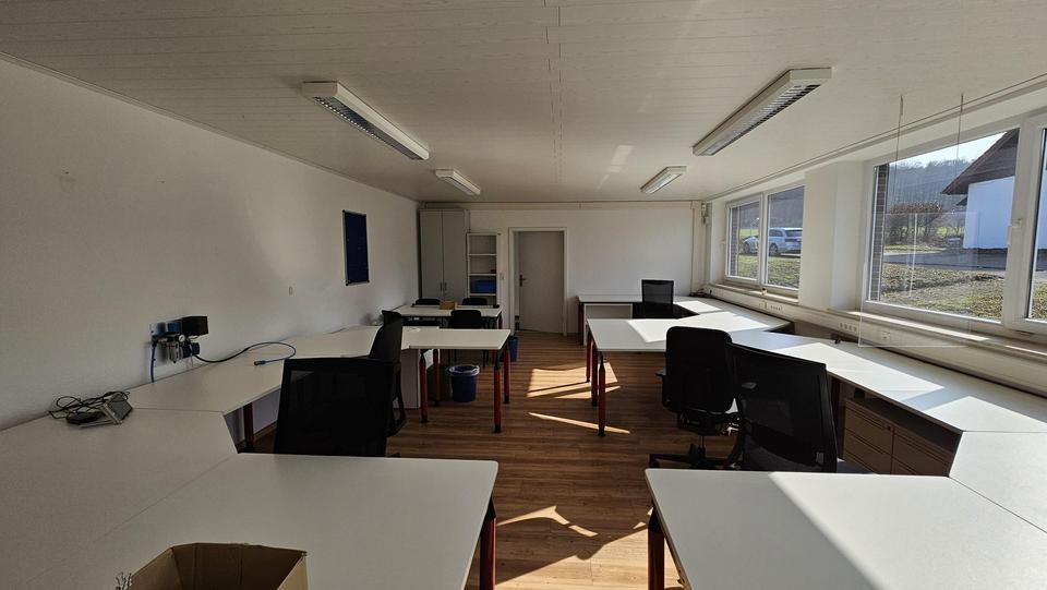 Firmenhalle / Industriehalle mit Bürotrakt – Bild 11