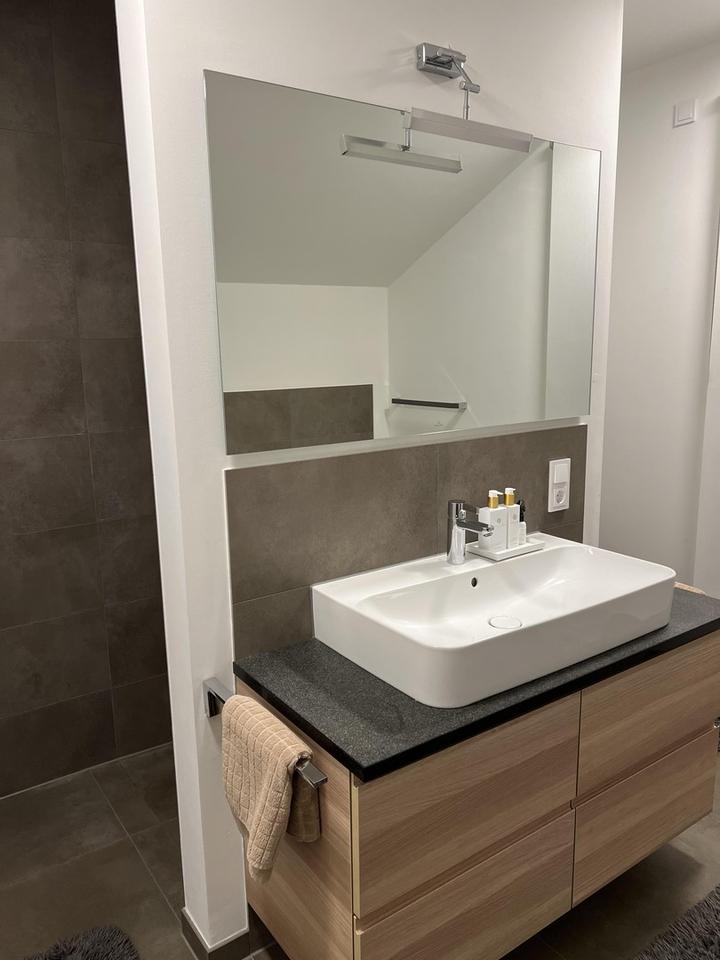 Neuwertiges Einfamilienhaus mit schönem Garten in privater Anliegerstraße – Bild 6