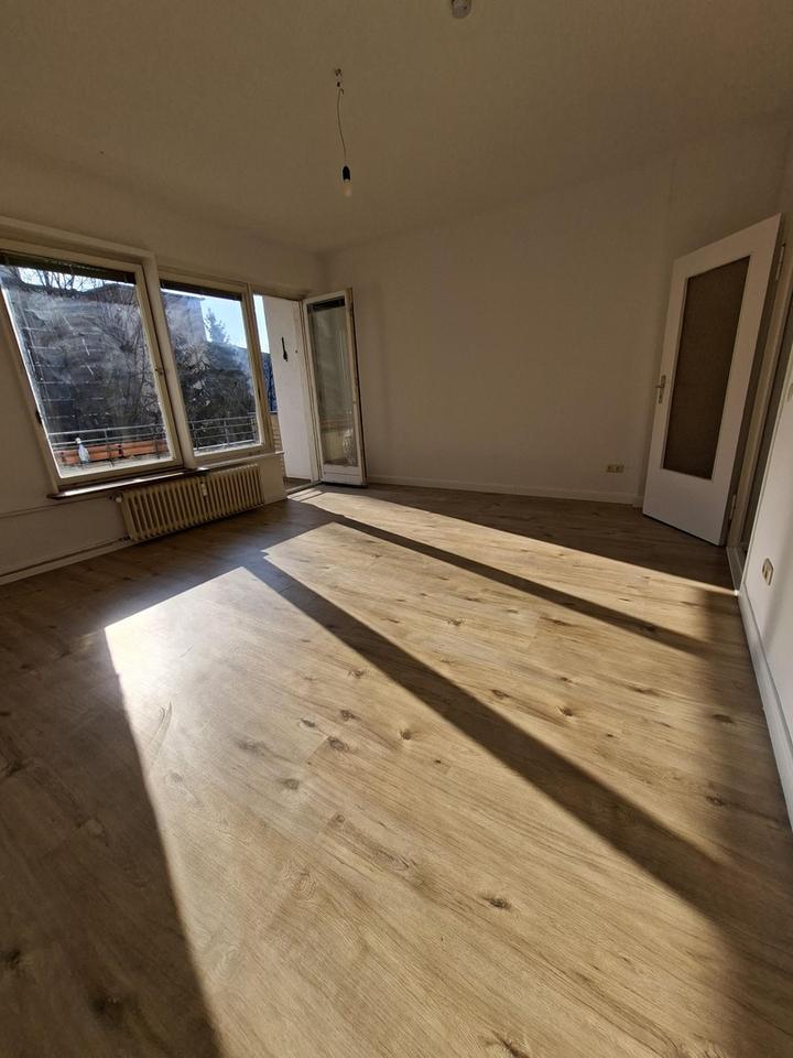 Toplage. Sehr schöne zwei Zimmer Wohnung in Tempelhof/ Kreuzberg mit großem Südbalkon – Bild 3