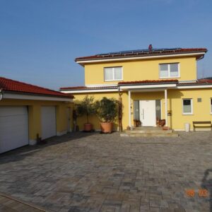 Zukunftsorientiertes KfW40Plus-Einfamilienhaus mit PV-Anlage