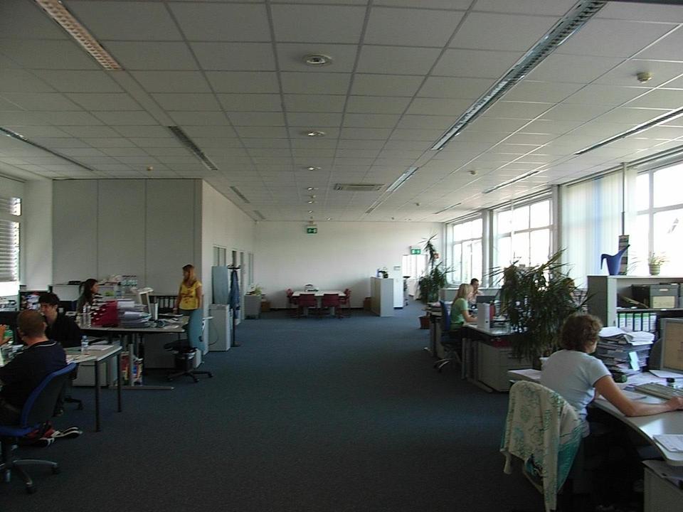 Großräumige helle Büroflächen - Provisionsfrei - Auf Wunsch 235 qm Lager