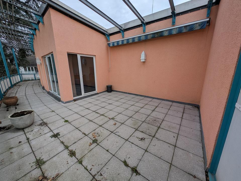 Lichtdurchflutete Wohnung mit großer Dachterrasse in zentrumsnaher Lage von Privat – Bild 10
