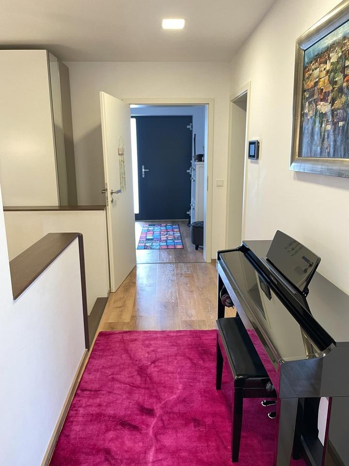 Moderne, neuwertige DHH (Effizienzklasse A) mit Einliegerwohnung - provisionsfrei – Bild 27