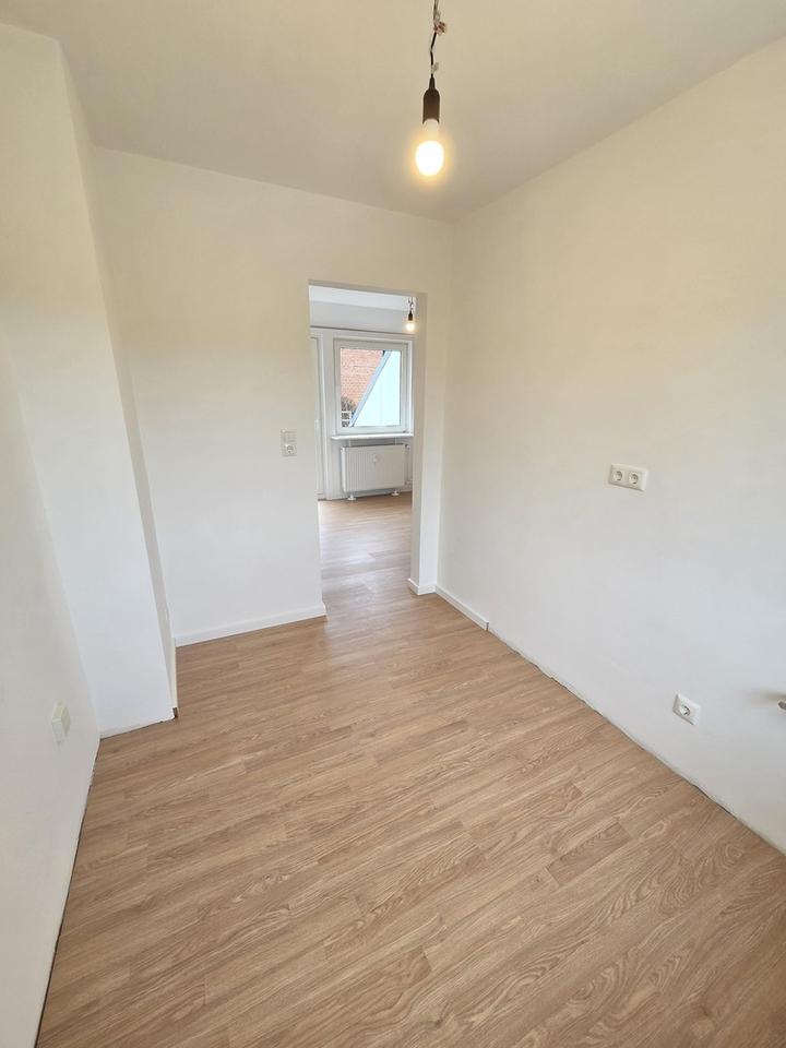 Hochwertig kernsanierte Dachgeschosswohnung mit Südbalkon – moderner Wohnkomfort auf ca. 55,4 m² – Bild 11