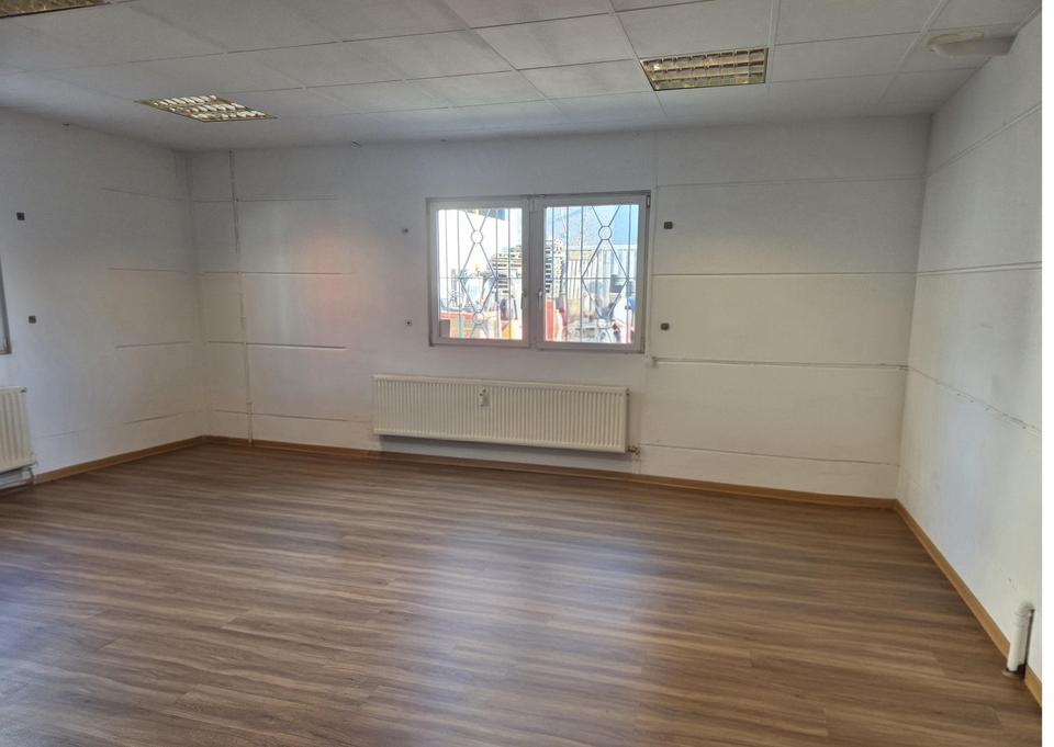 Lager/ Produktionshalle mit Büros – Bild 6