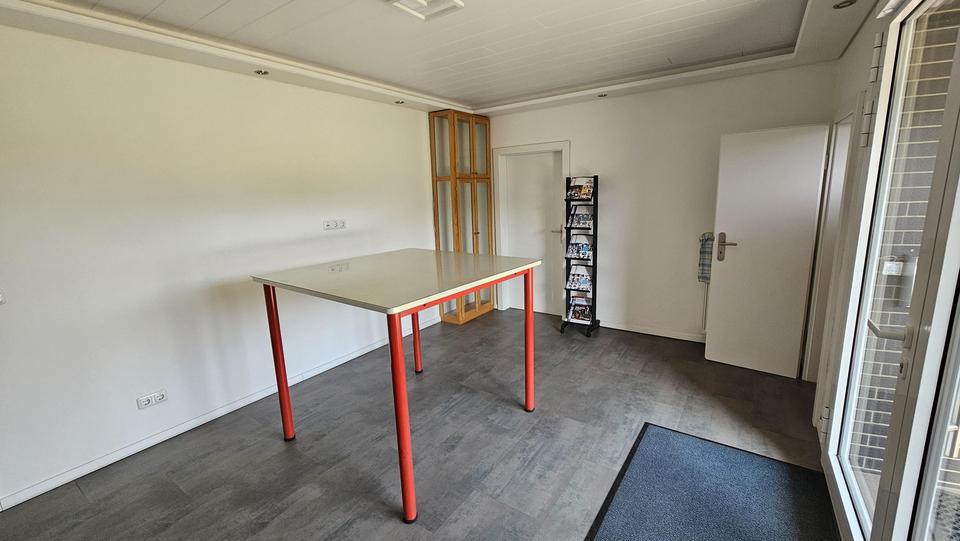 Firmenhalle / Industriehalle mit Bürotrakt – Bild 26