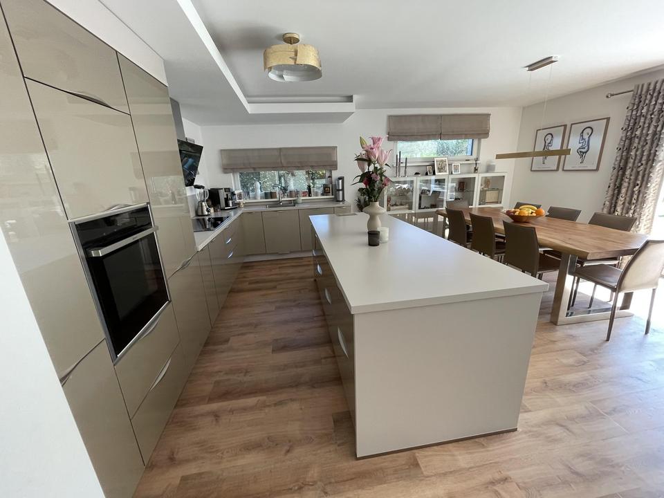 Moderne, neuwertige DHH (Effizienzklasse A) mit Einliegerwohnung - provisionsfrei – Bild 16