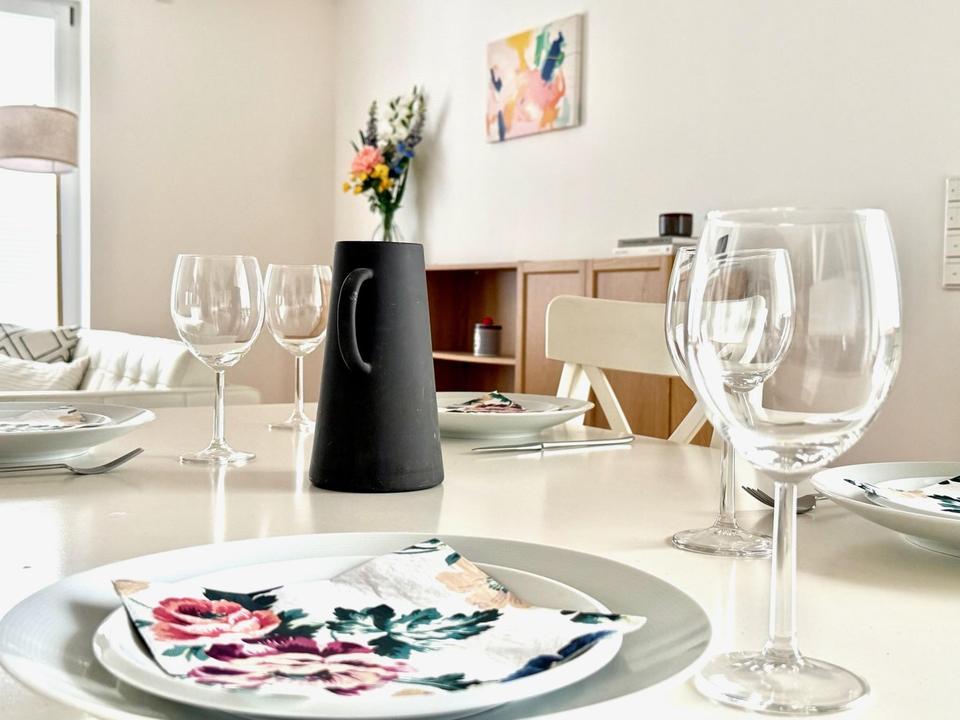 Möblierte 3 ZBK mit Balkon - Nahe U-Bahn - Preis inkl. NK - sofort bezugsfertig – Bild 2