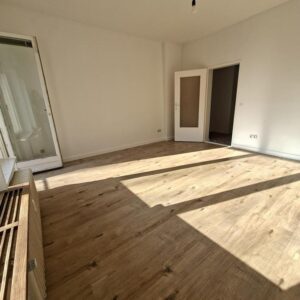 Toplage. Sehr schöne zwei Zimmer Wohnung in Tempelhof/ Kreuzberg mit großem Südbalkon