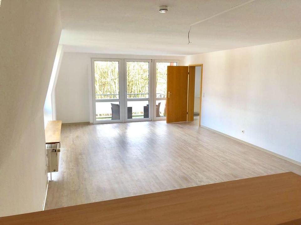 Top geschnittene Dachgeschosswohnung mit Balkon und Stellplatz direkt am Oldenburger Stadtpark – Bild 4