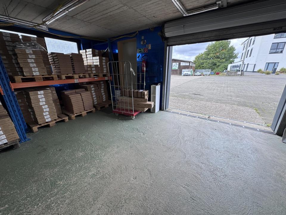 Gewerbehalle mit Rolltor in Seelscheid Gewerbegebiet – Bild 4